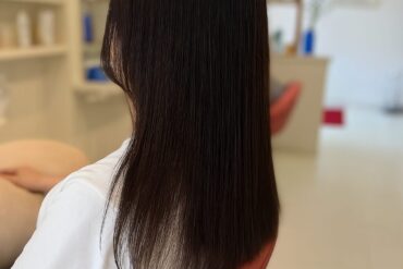 【外はねウルフ×アッシュベージュ】抜け感たっぷりの今っぽヘアでおしゃれ見え確実♡