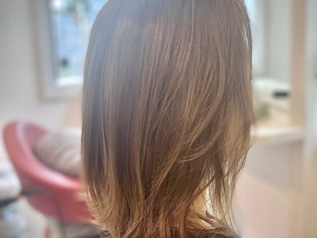 「外はねウルフ×アッシュベージュ」 　トレンド女子の“抜け感ヘア”♡