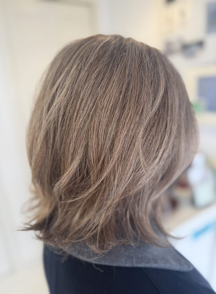 アッシュグレージュ