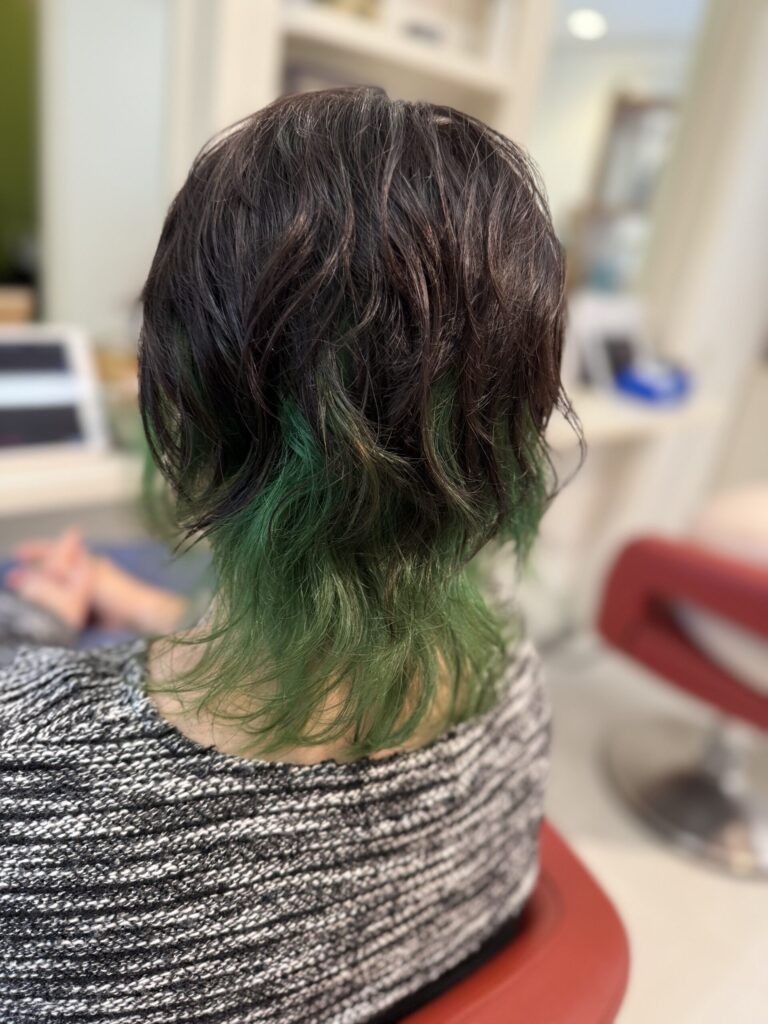 アンダーカラーグリーン