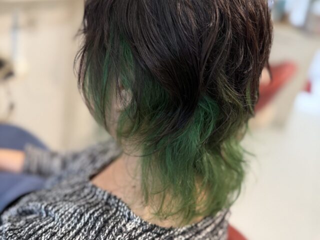 アンダーカラー