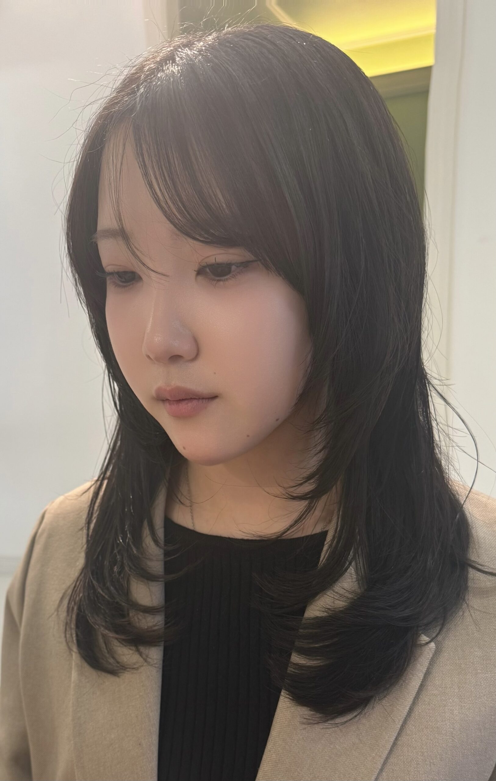 顔まわりふんわり♪ 小顔見えするフェミニンレイヤーセミロング🥤