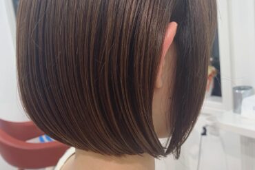 【長さを変えずにイメージチェンジ】顔まわりレイヤーでつくる大人のミディアムロング🍏