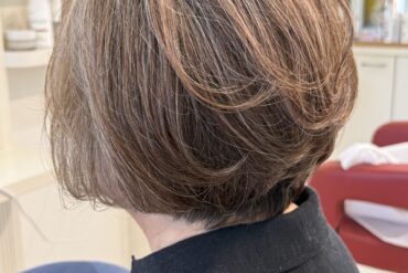 【白髪染めでも透明感】明るいアッシュベージュで楽しむ白髪ぼかしボブ🎑