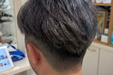 【40代のグレイカラー】落ち着いたブラウンとミディアムレイヤーで上品な艶髪に🍫