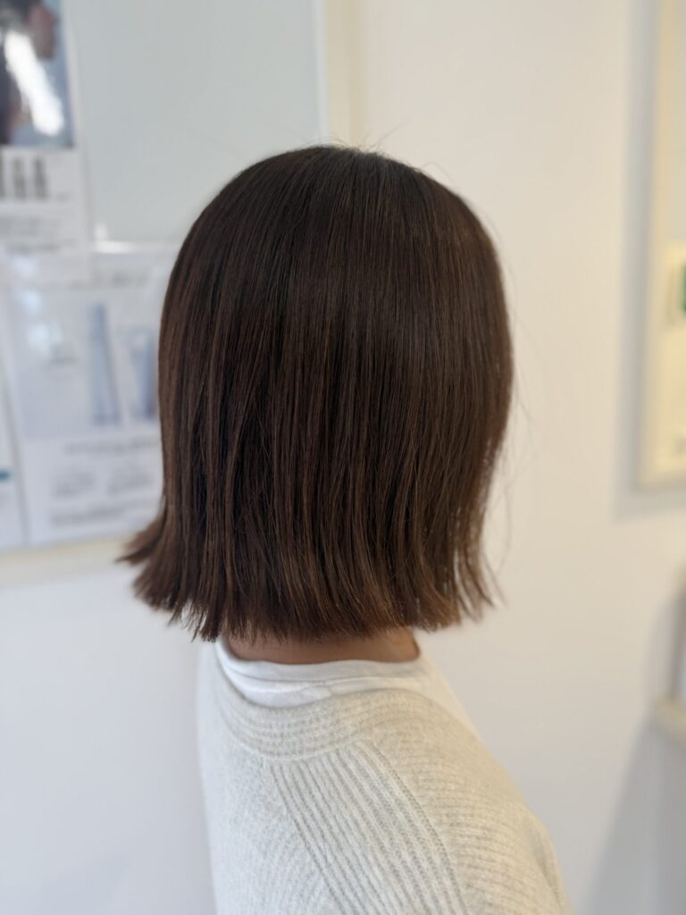 毛先に厚みを残してすっきり仕上げた外ハネボブ