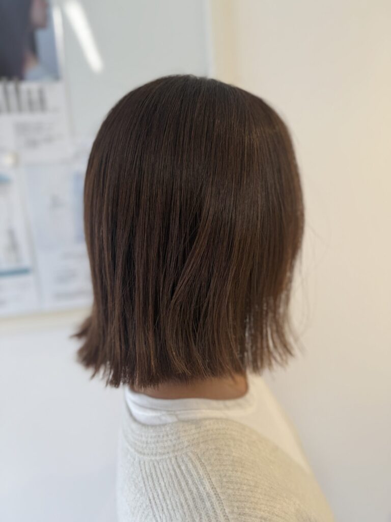 まとまりのあるシルエットと軽やかな毛先が特徴の外ハネボブ