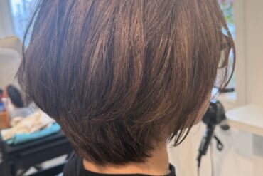 手ぐしで整う自然な毛流れ｜刈り上げ×ナチュラルパーマのメンズショート🍋
