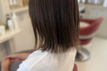 白髪が増えたからこそ楽しめる色へ｜明るいベージュの白髪ぼかし×レイヤーカット👱‍♀️