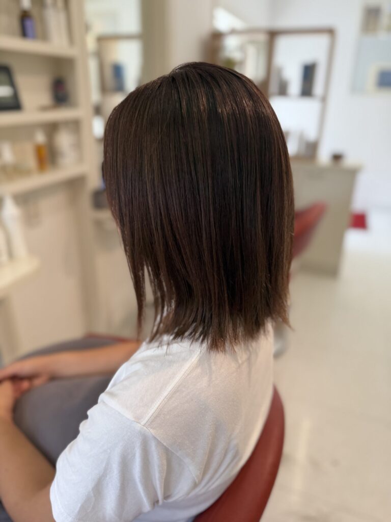 秋に向けてスタイルチェンジしたショコラブラウンのボブ。肩に近い長さと軽やかな毛先