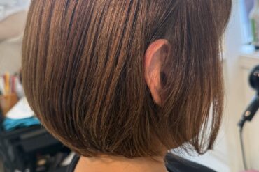 ブリーチなしのオリーブベージュ｜顔まわりも可愛い肩下の外はねボブ🍀
