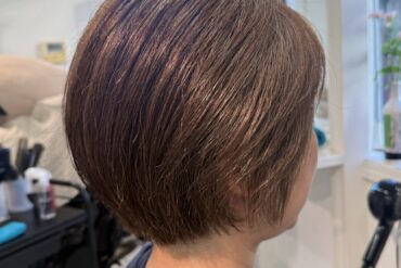 秋のプチイメチェンに｜ショコラブラウンで楽しむ、やわらかな外はねボブ🍁