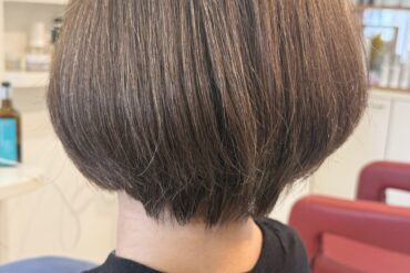 ロングヘアを軽やかに見せる、明るいアッシュベージュの透明感カラー🎋